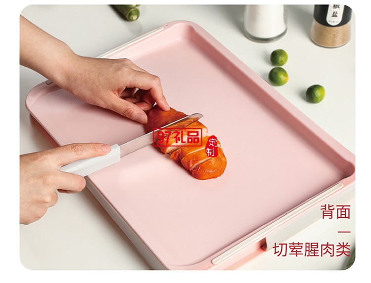多功能雙面砧板含水果刀、鋸齒刀、輔食剪、水果刨刀等四個(gè)配件
